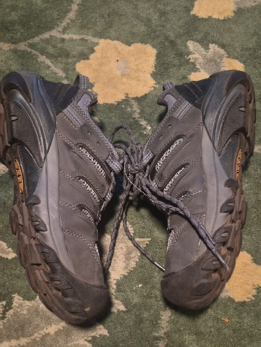 Keen Men's Charcoal Gray Trail Sneakers
